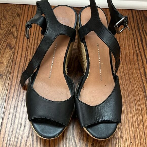 Dolce Vita Shoes - Dolce Vita Women's Wedge Sandal Size 8.5 with Silver Hardware